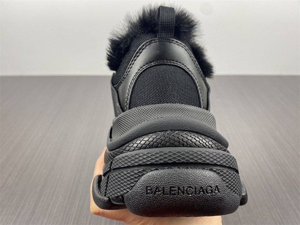 Ba1en*iaga triple s black with feather inside