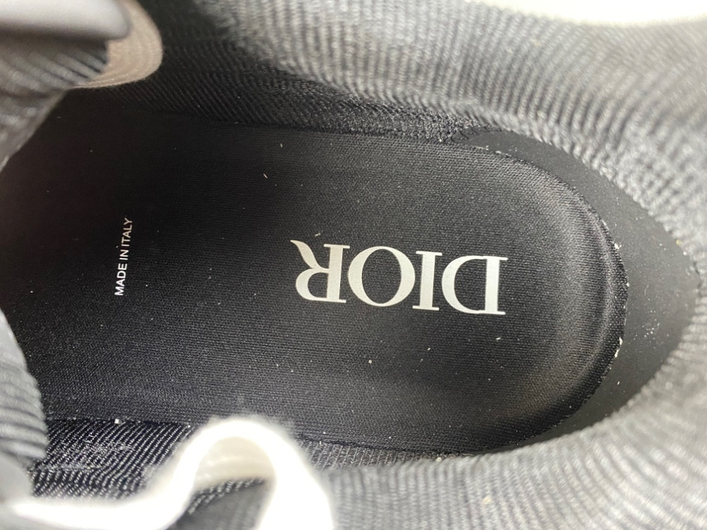 D10r b27 sneaker