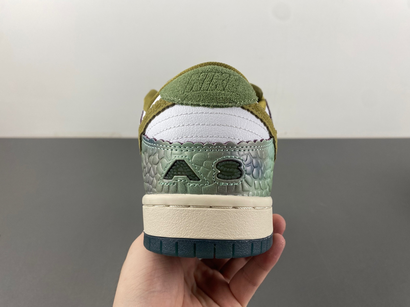 Nike SB Dunk Low Alexis Sablone Chameleon HJ3386-300