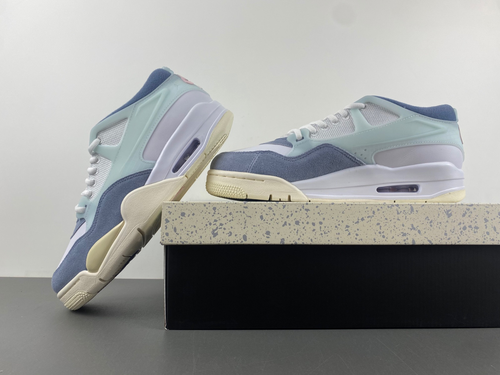 Jordan 4 RM Diffused Blue Ashen Slate FQ7939-101