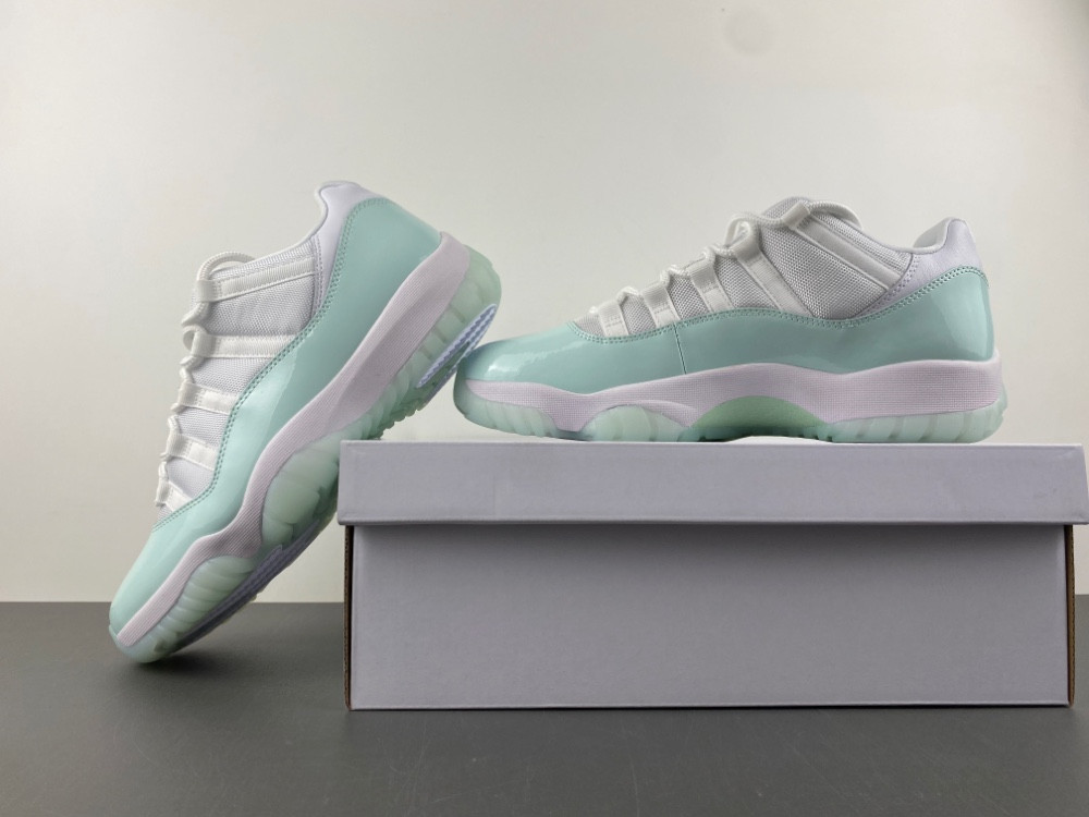 Air Jordan 11 Retro Low 