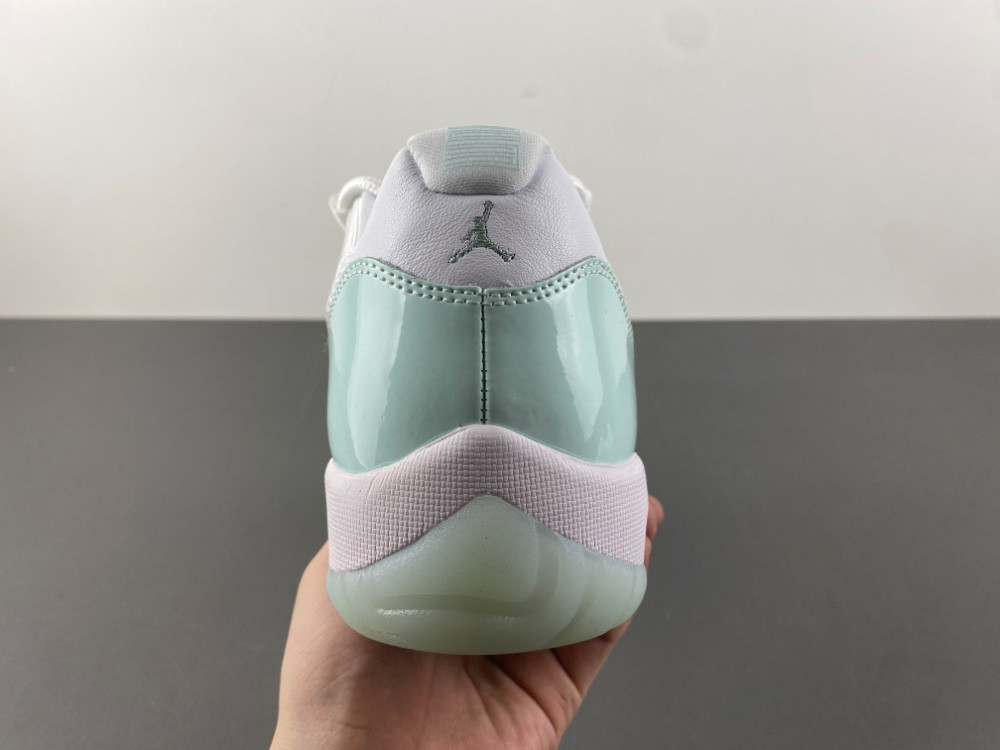 Air Jordan 11 Retro Low 
