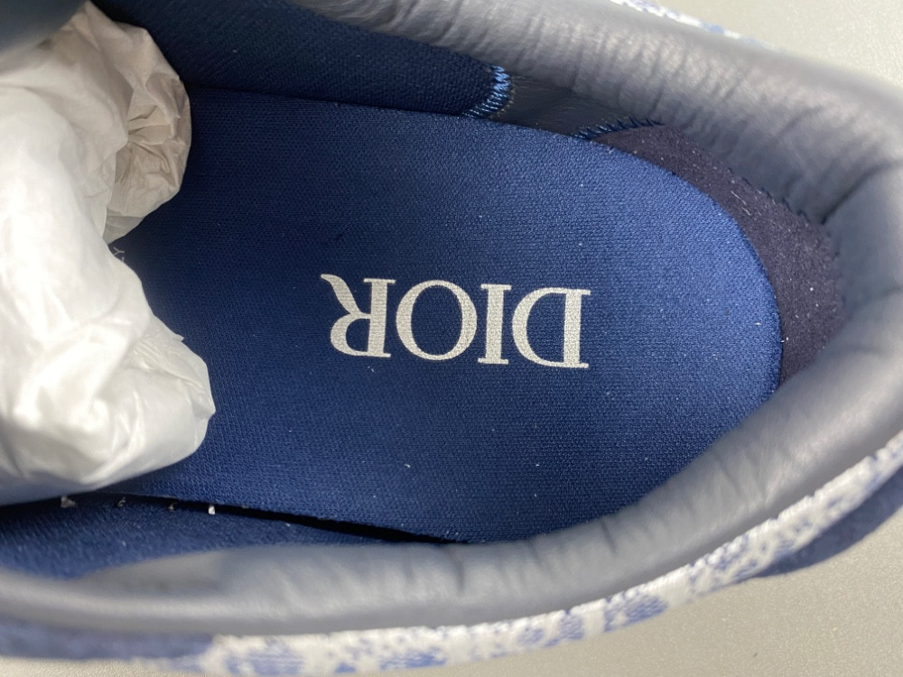 D10r b33 sneaker