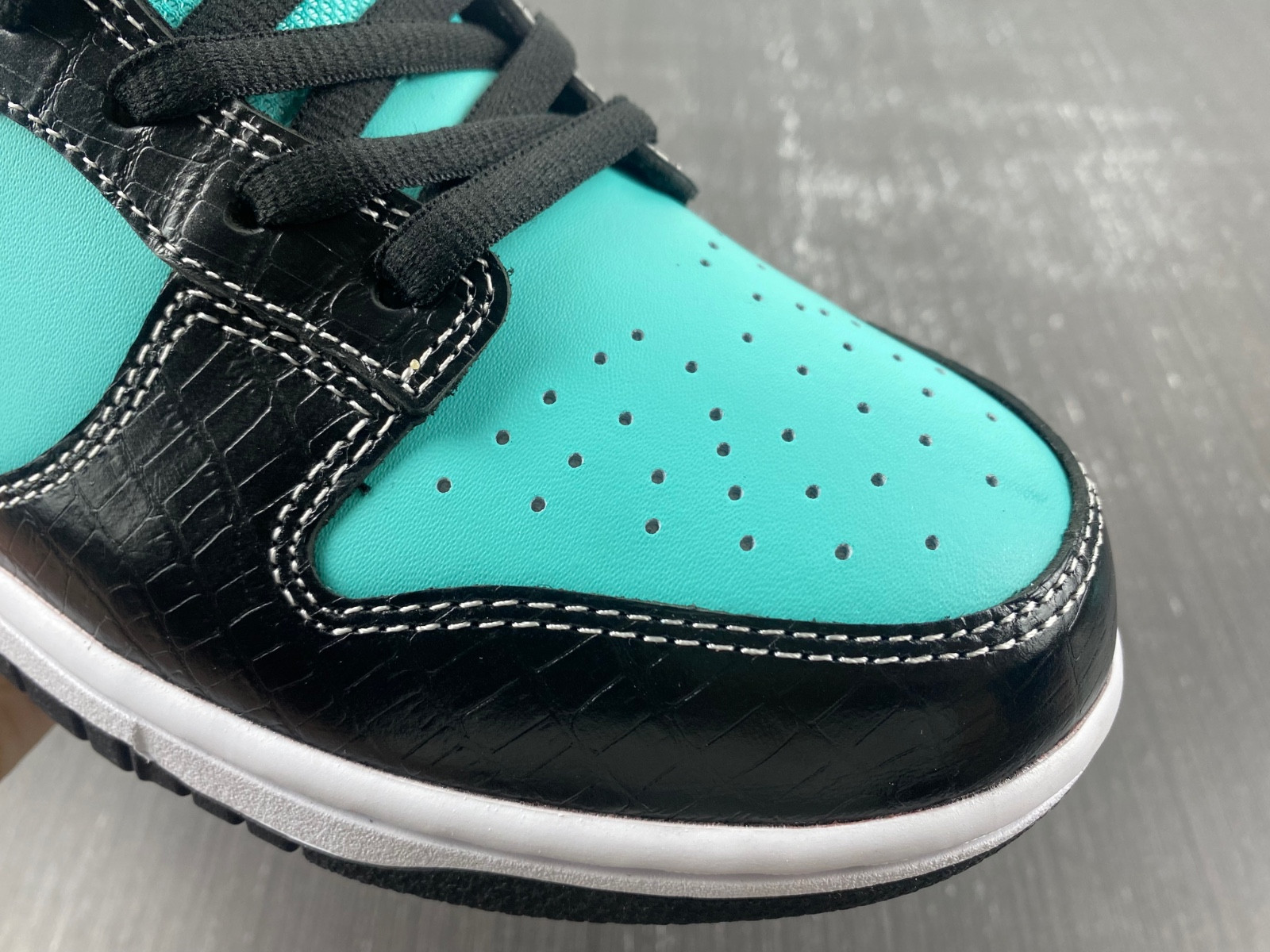 nike dunk sb low D1am0nd s*pply co. "t*f*ny" 304292-402