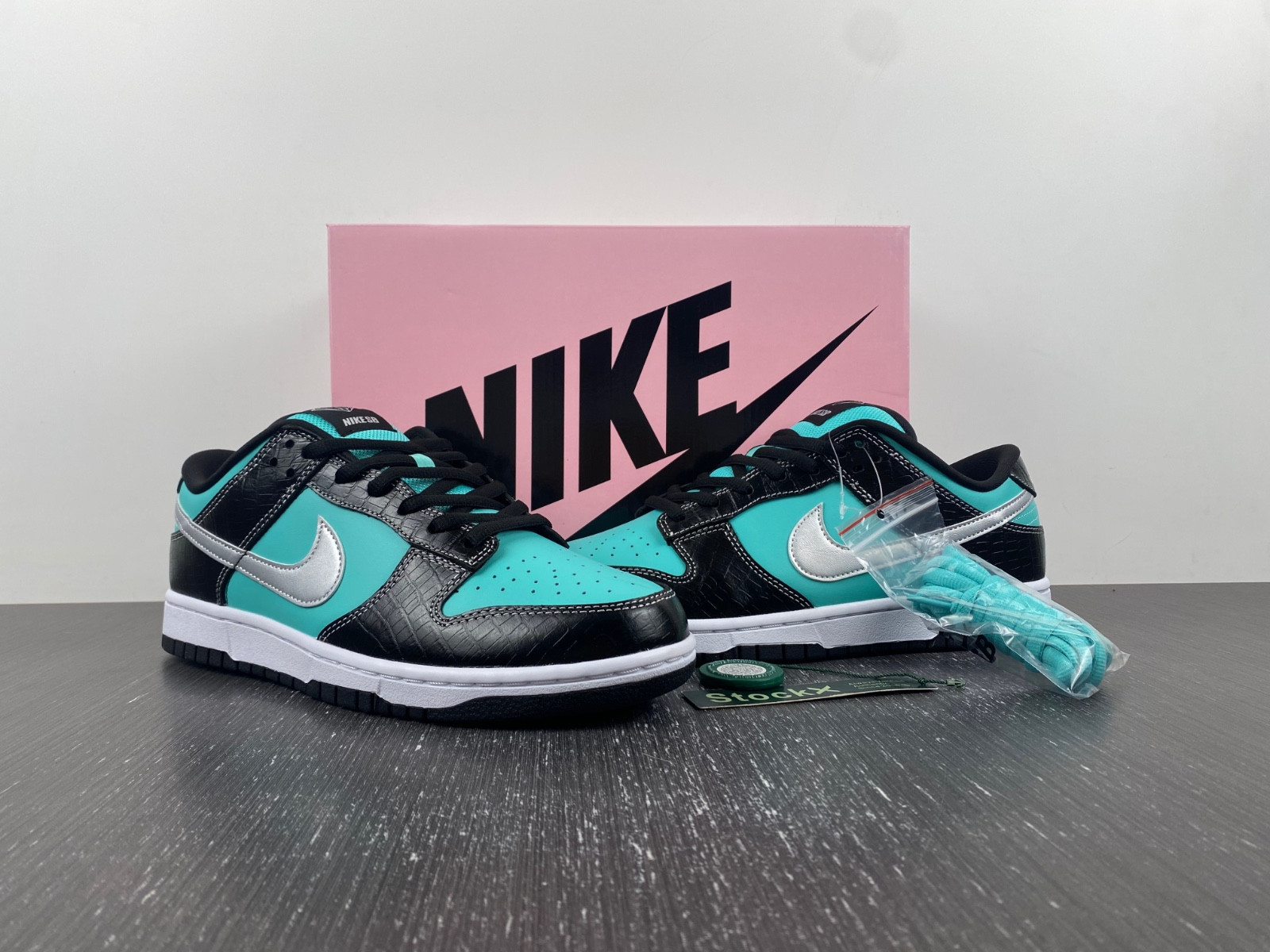 nike dunk sb low D1am0nd s*pply co. "t*f*ny" 304292-402