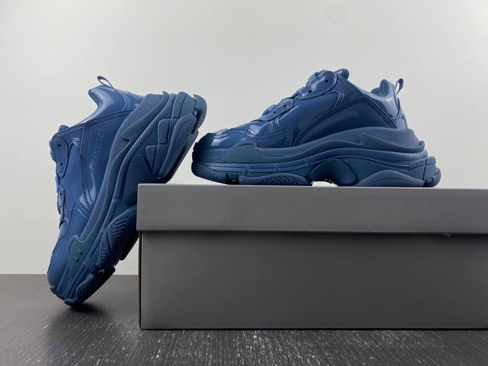 Ba1en*iaga triple s