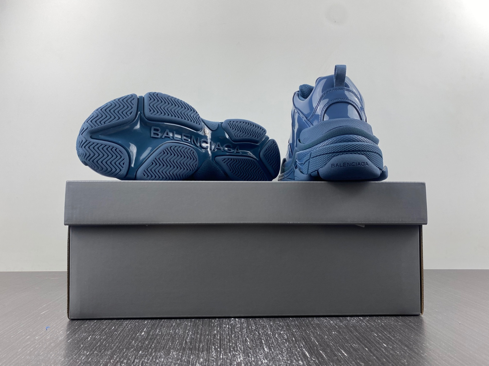 Ba1en*iaga triple s