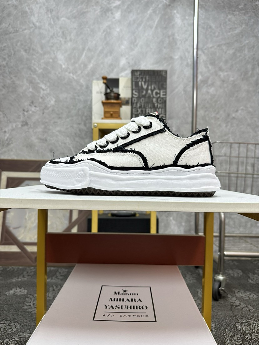 MMY Sneaker 0069