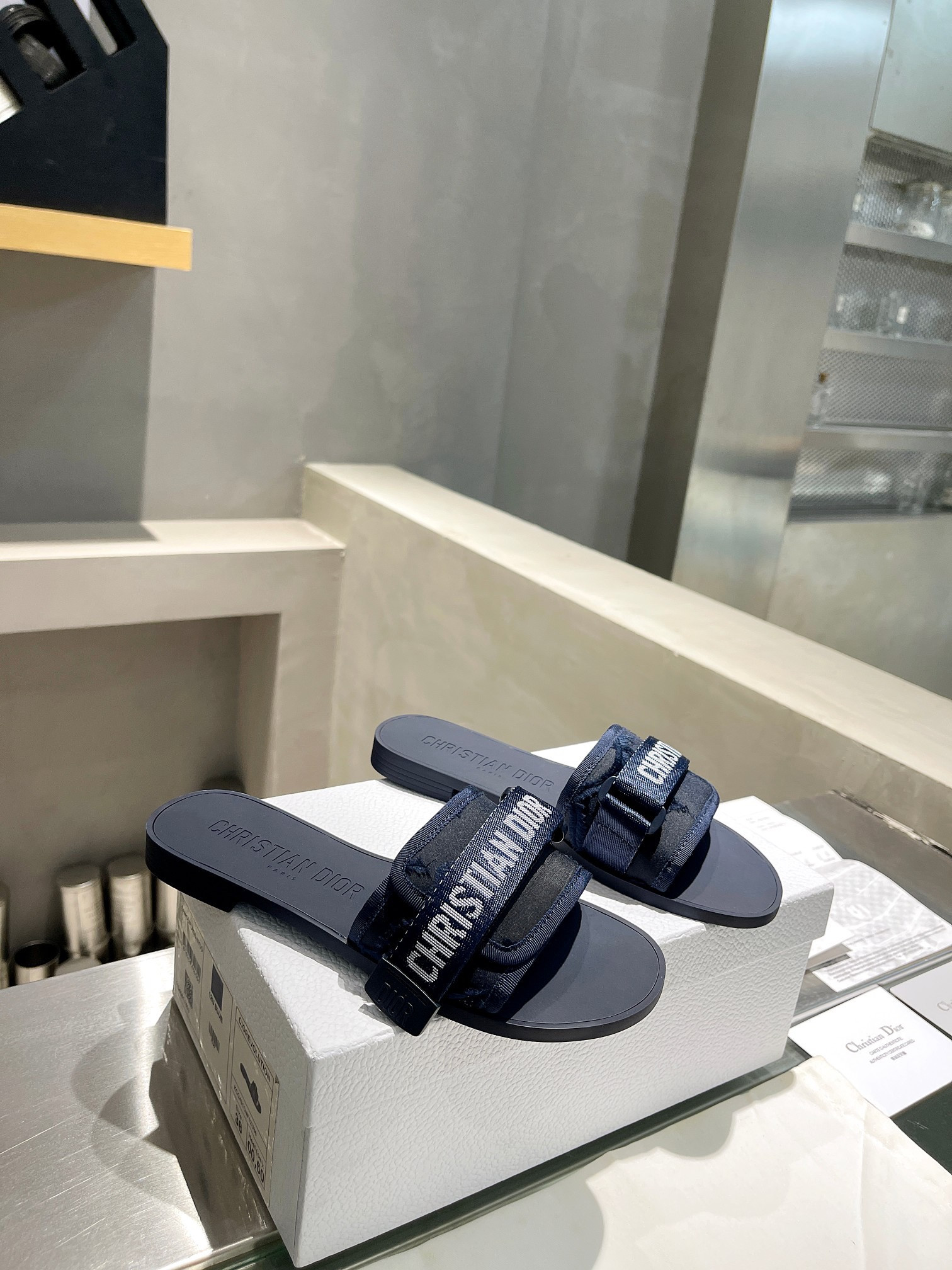 D1or Slides