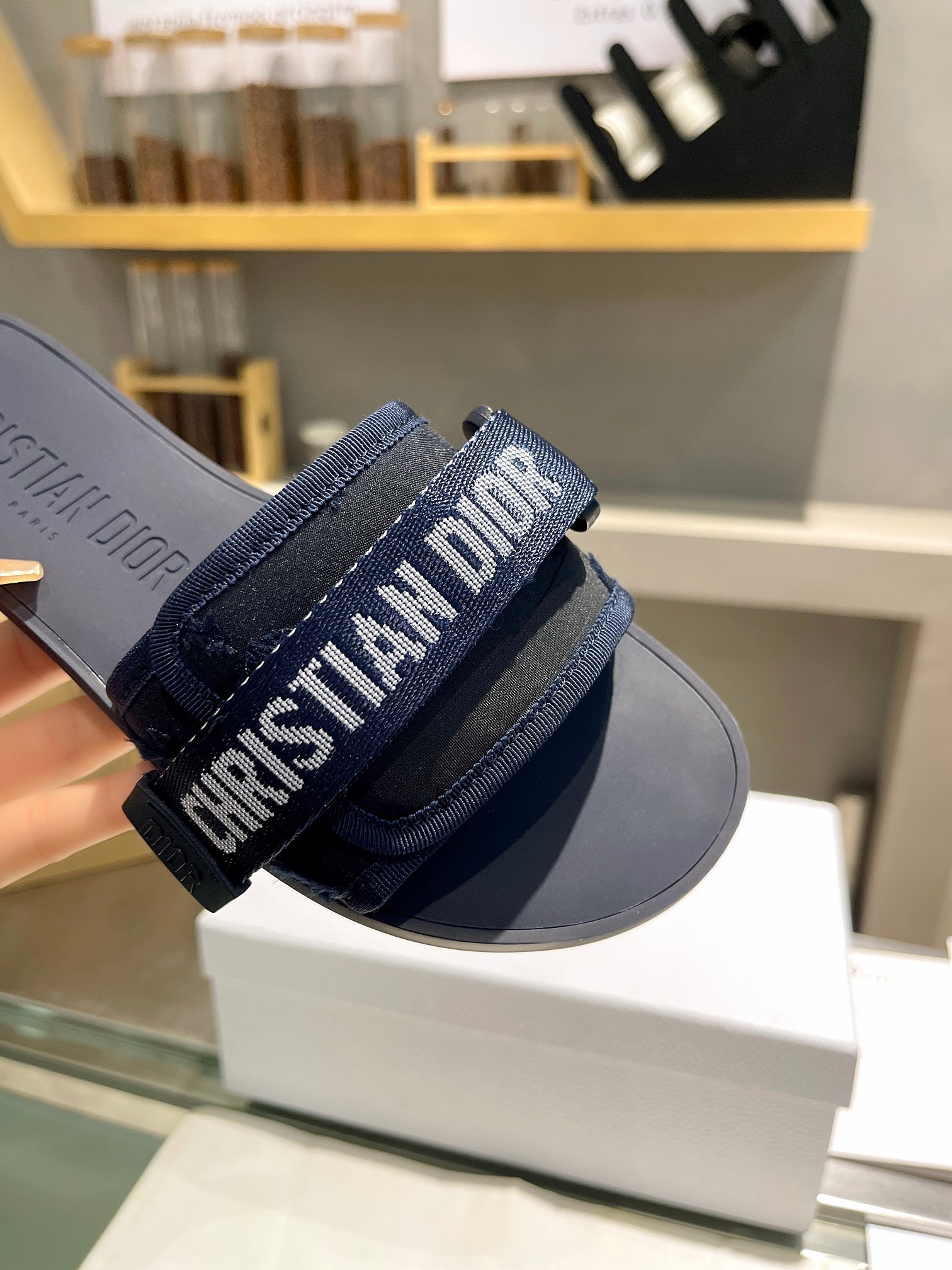 D1or Slides