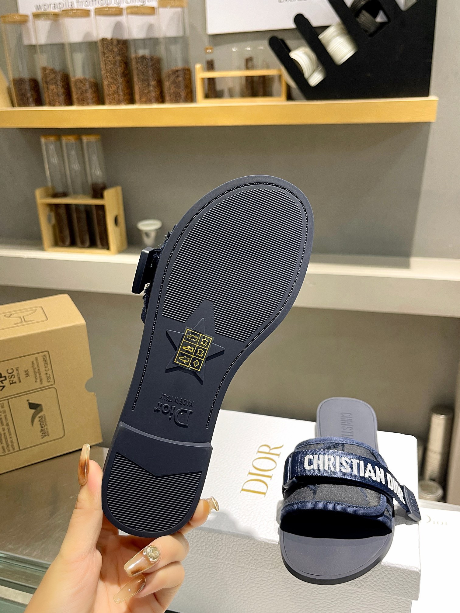 D1or Slides