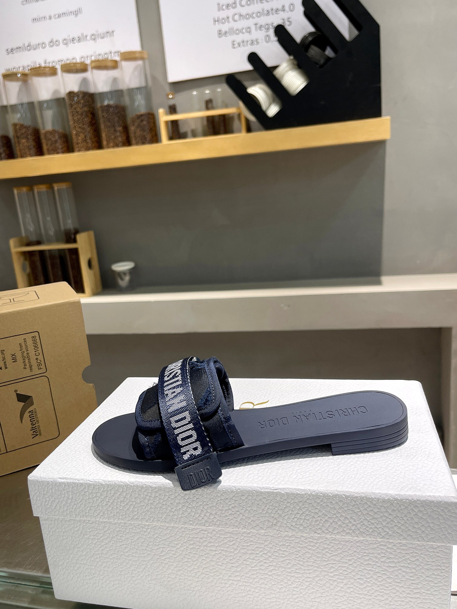 D1or Slides