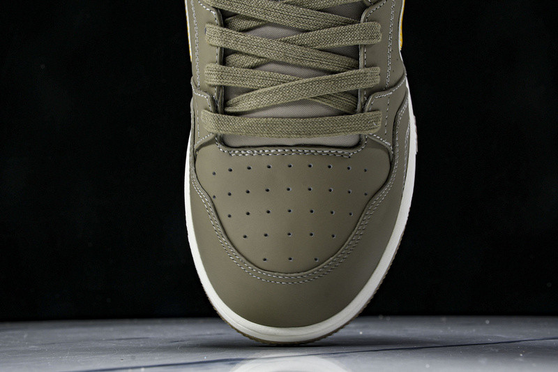 D10r b57 sneaker