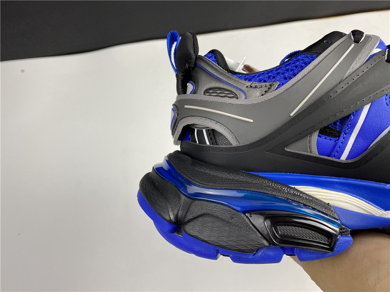 Ba1en*iaga track blue & black color