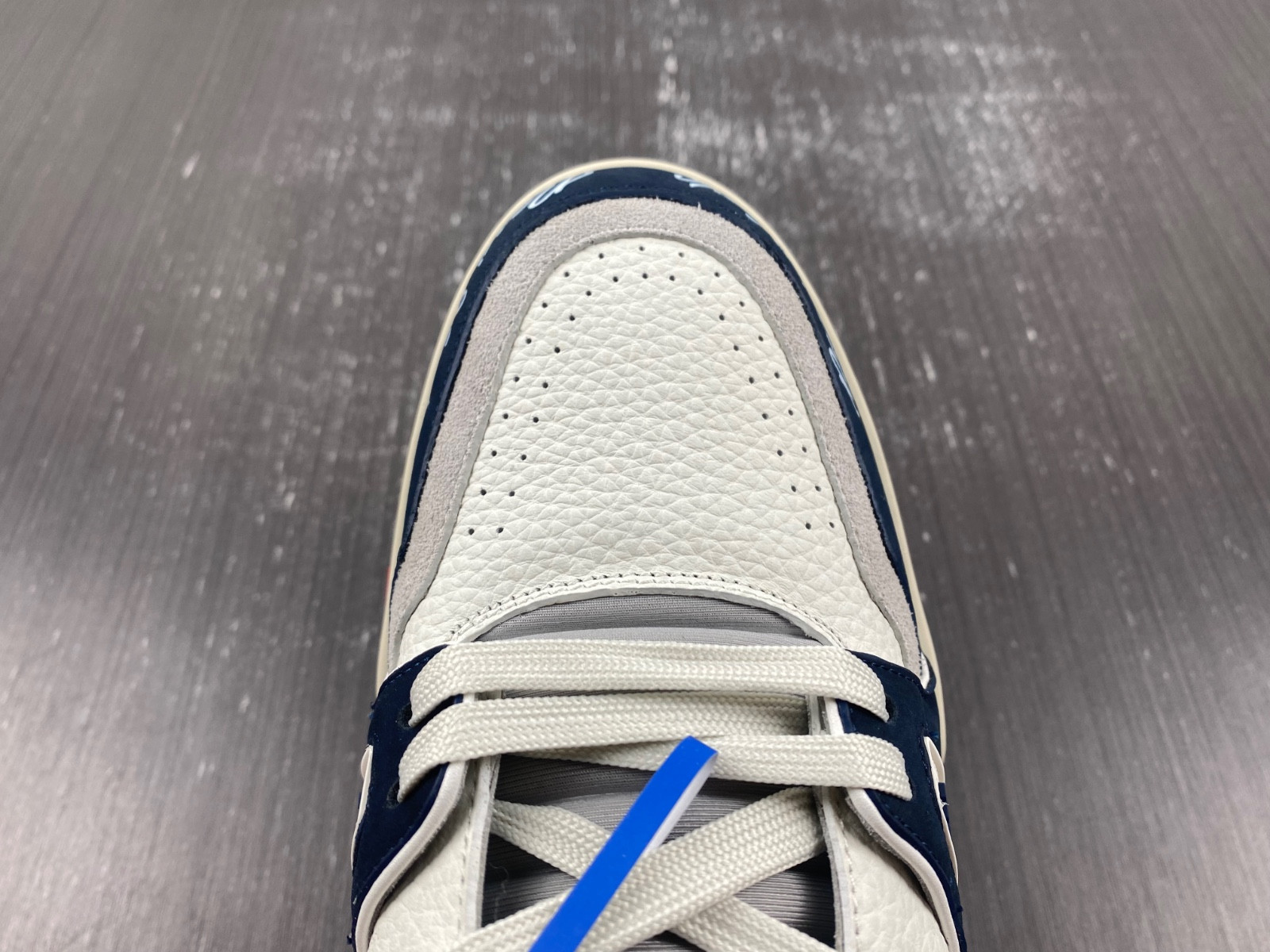 lwe sneaker