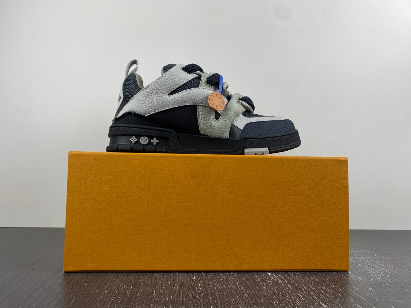 lwe sneaker