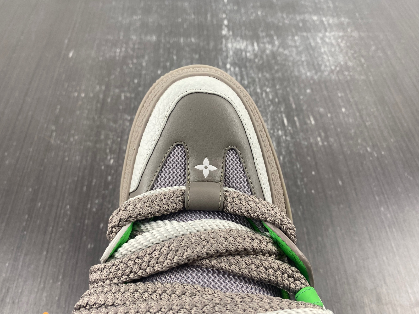 lwe sneaker