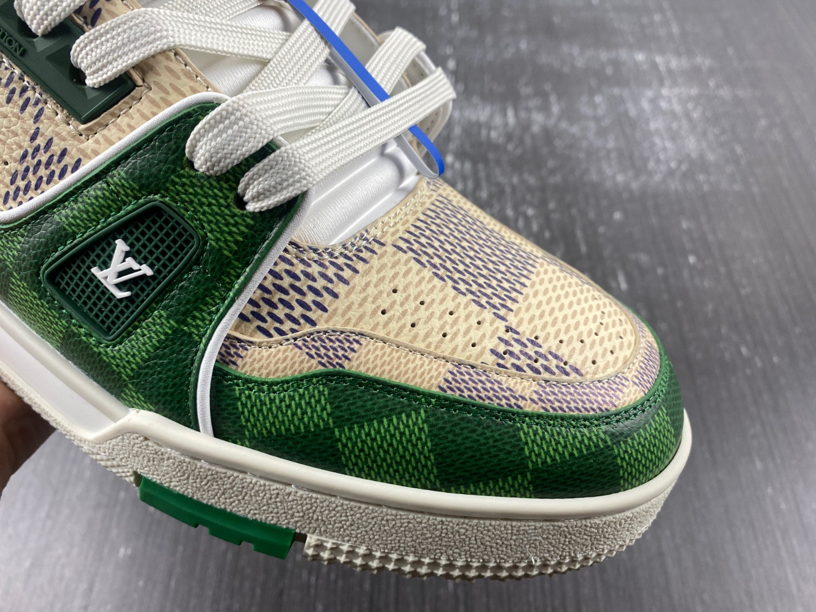 lwe sneaker