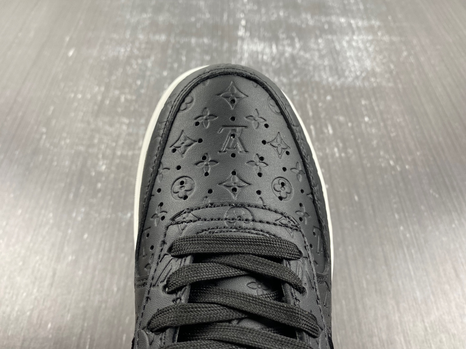 lwe sneaker