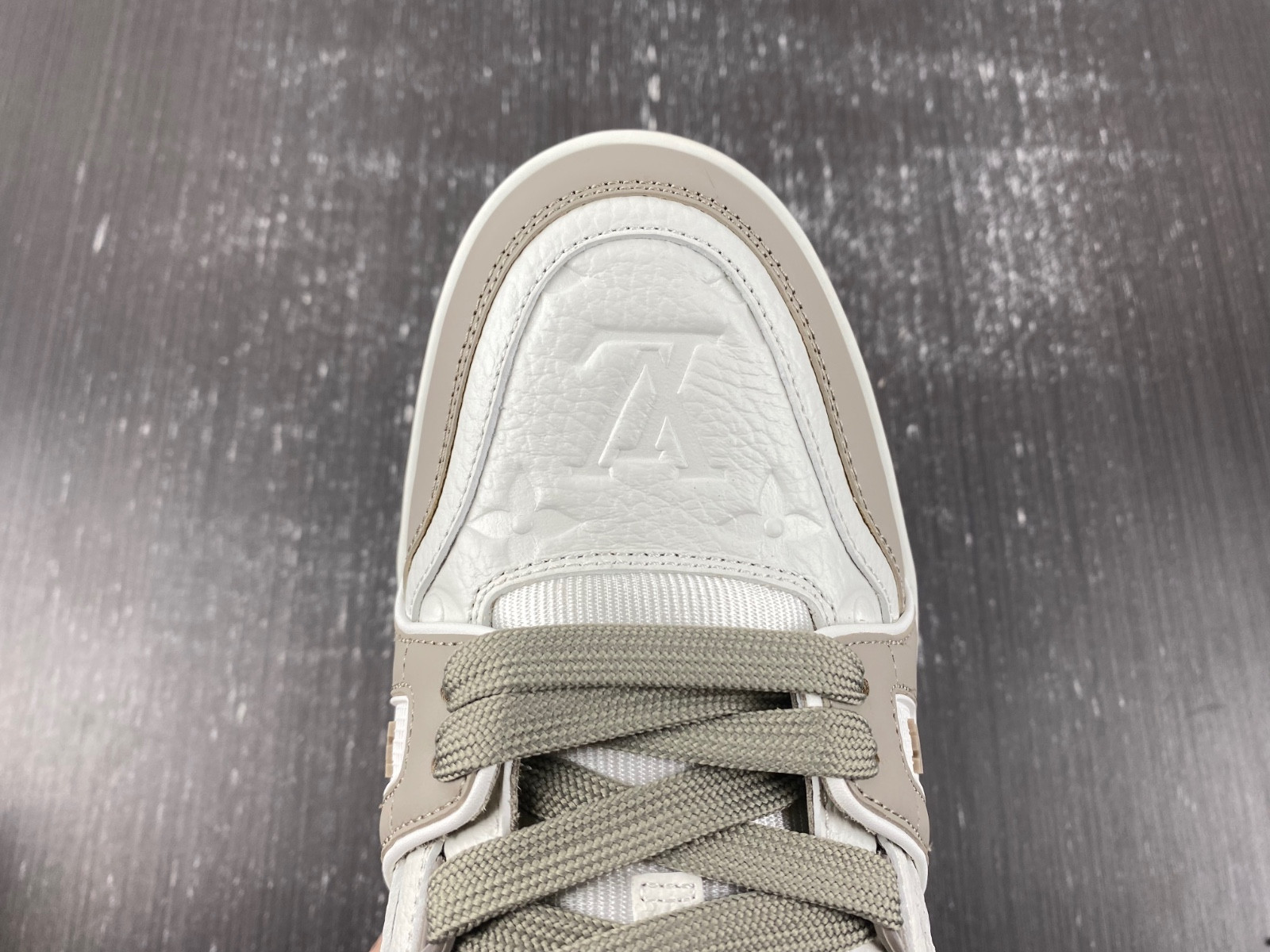lwe sneaker