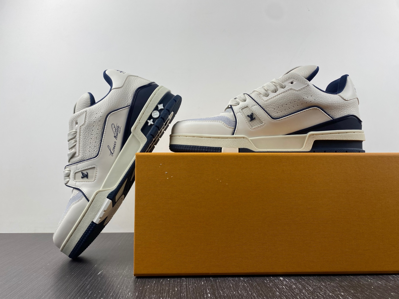 lwe sneaker