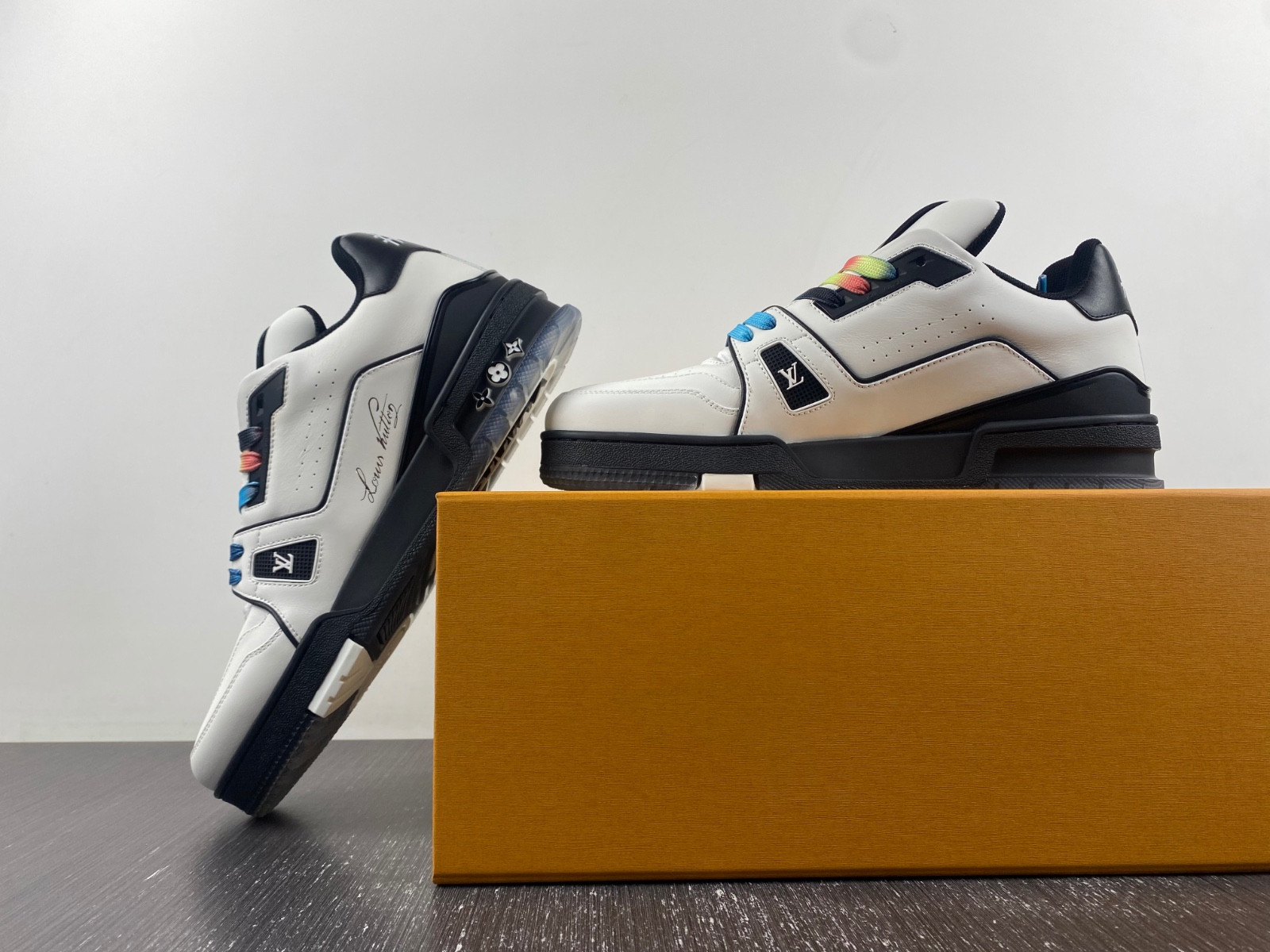 lwe sneaker
