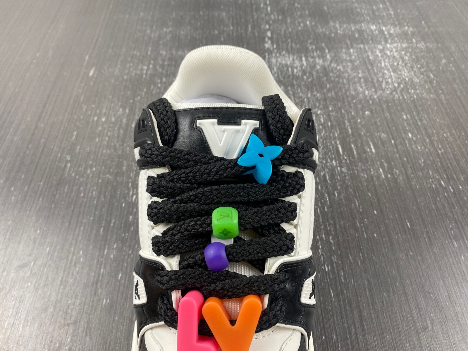 lwe sneaker