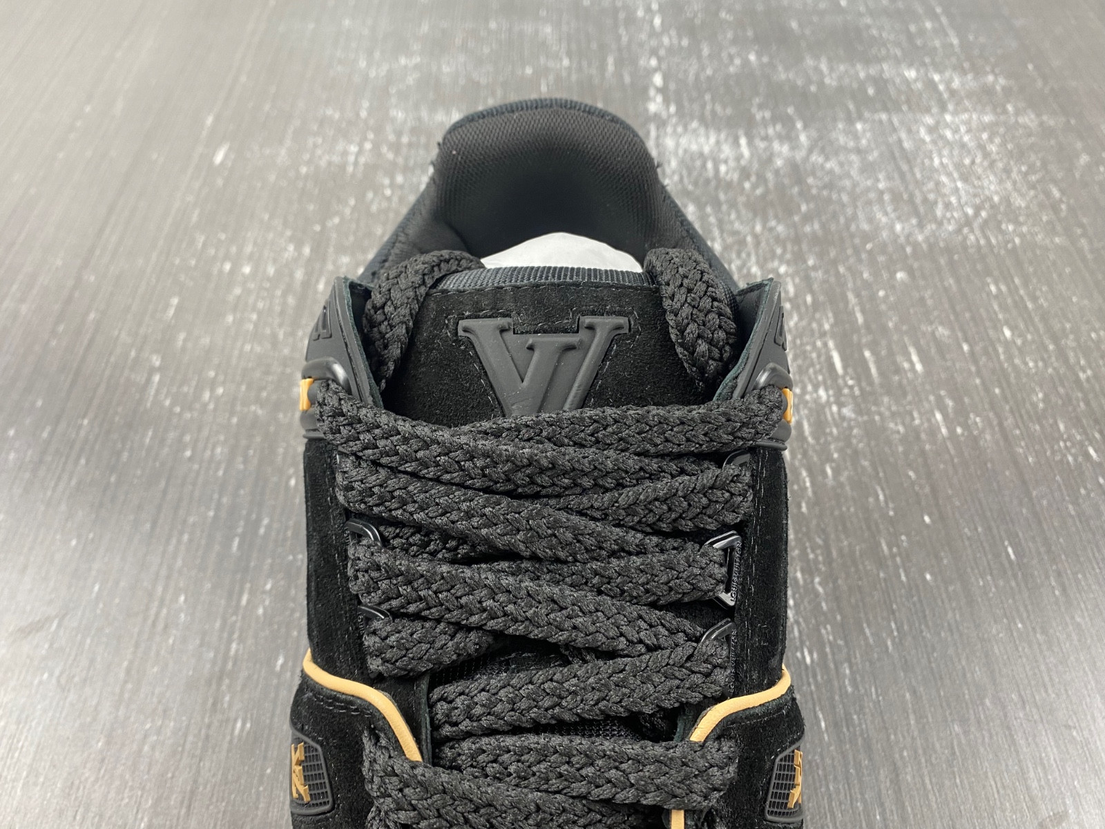 lwe sneaker