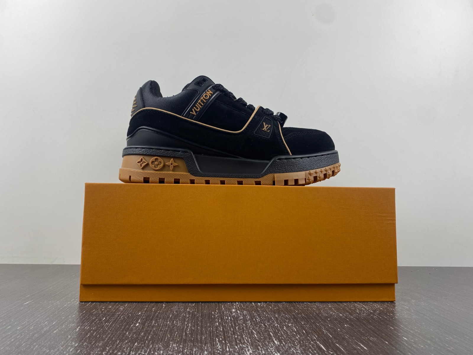 lwe sneaker