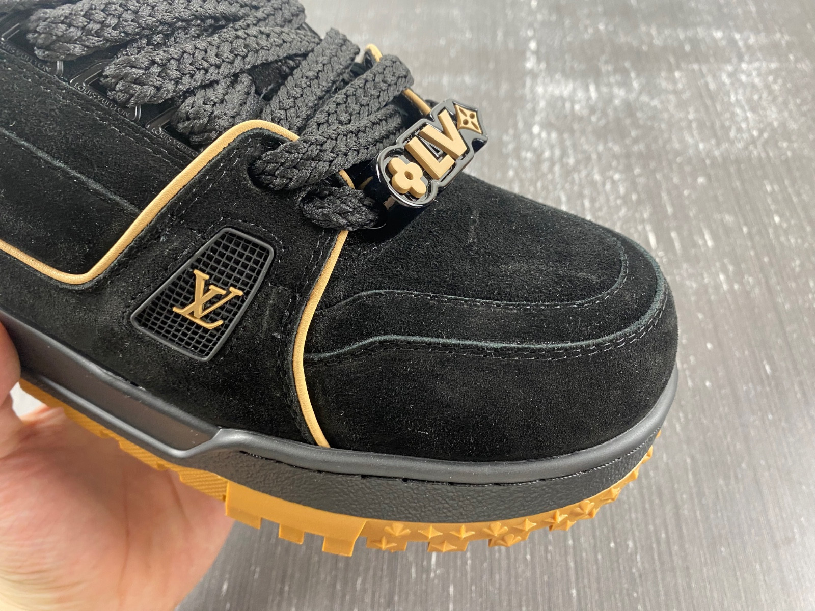 lwe sneaker