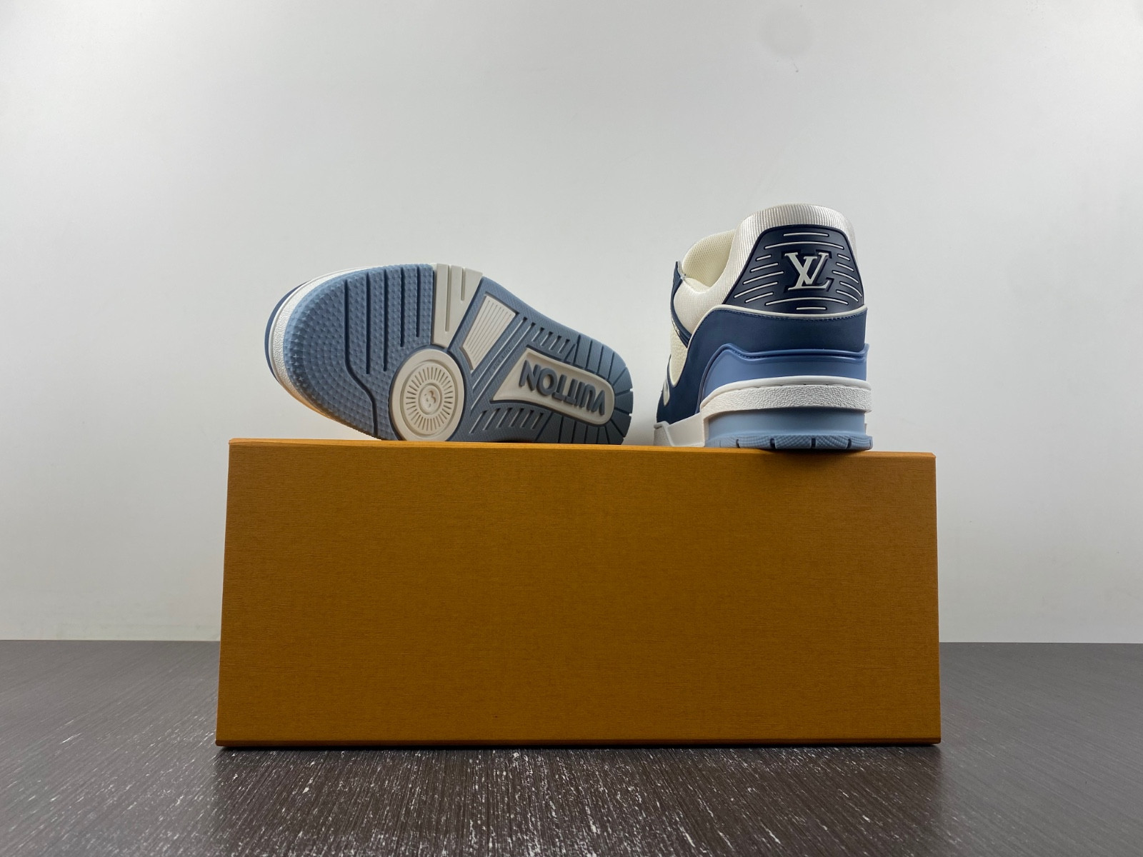 lwe sneaker