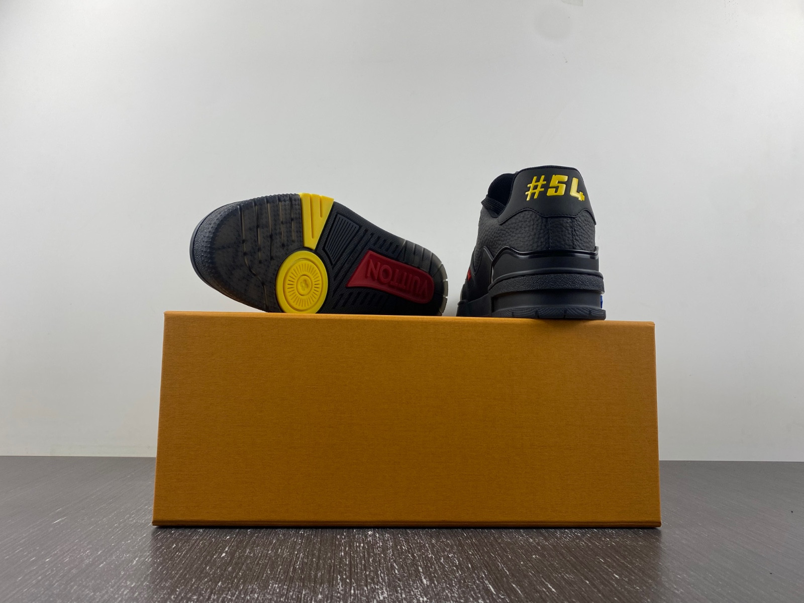 lwe sneaker
