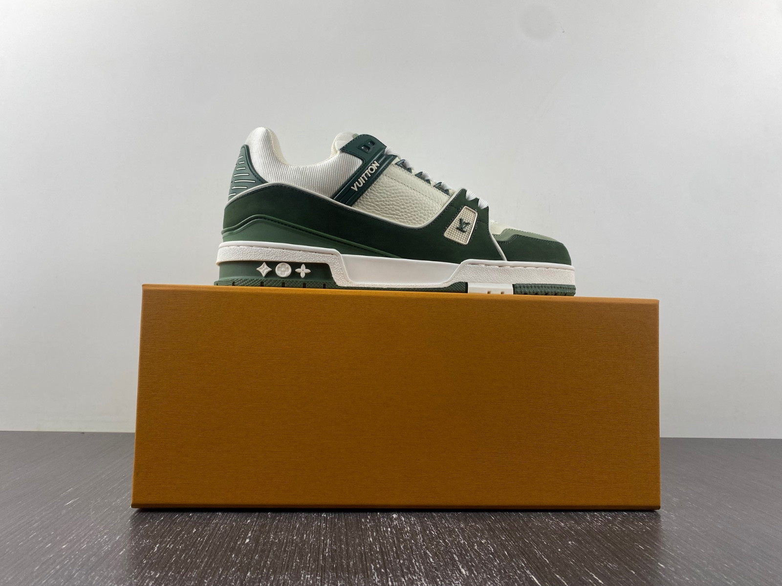 lwe sneaker