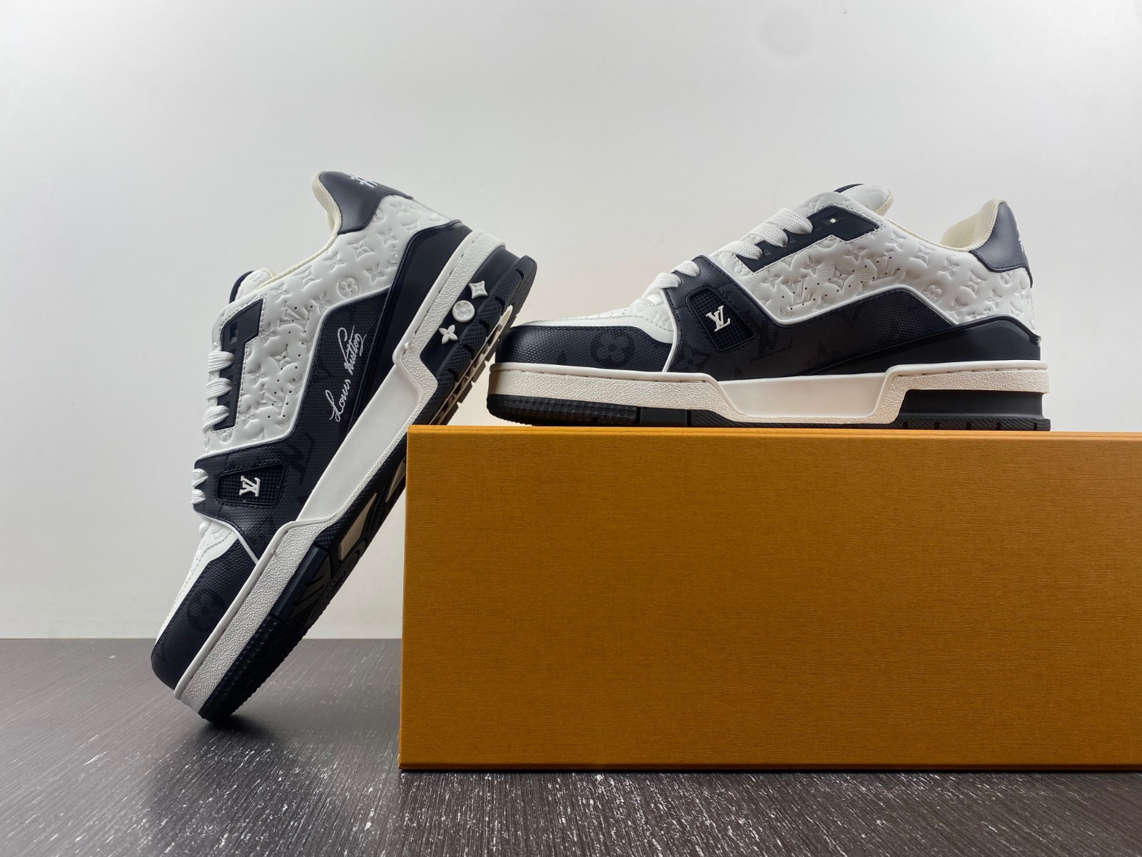 lwe sneaker