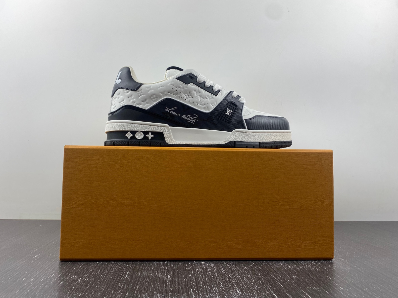 lwe sneaker