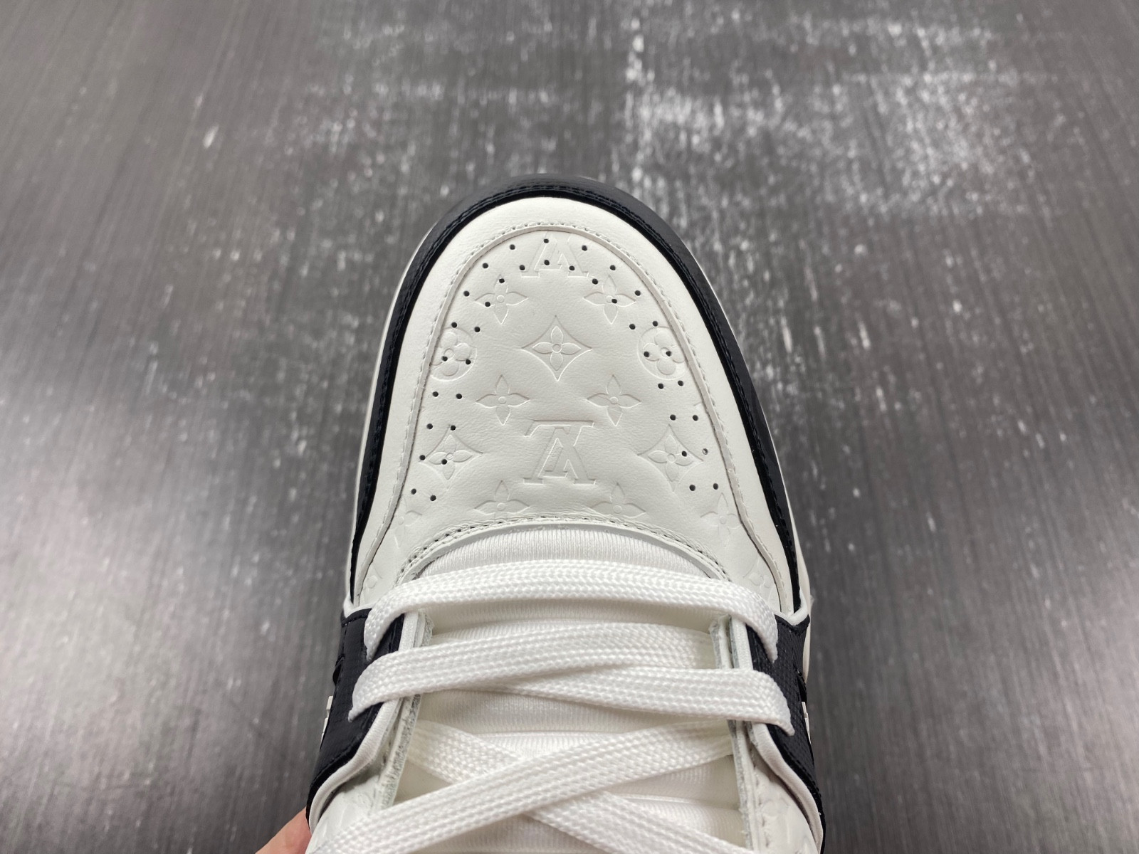 lwe sneaker