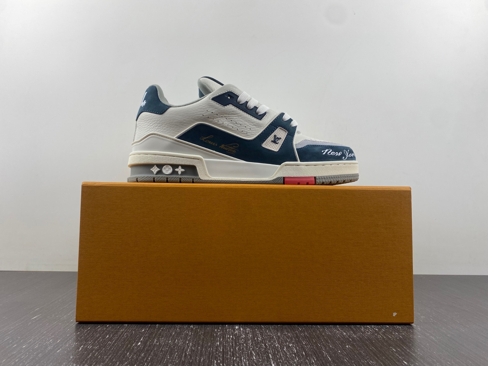 lwe sneaker