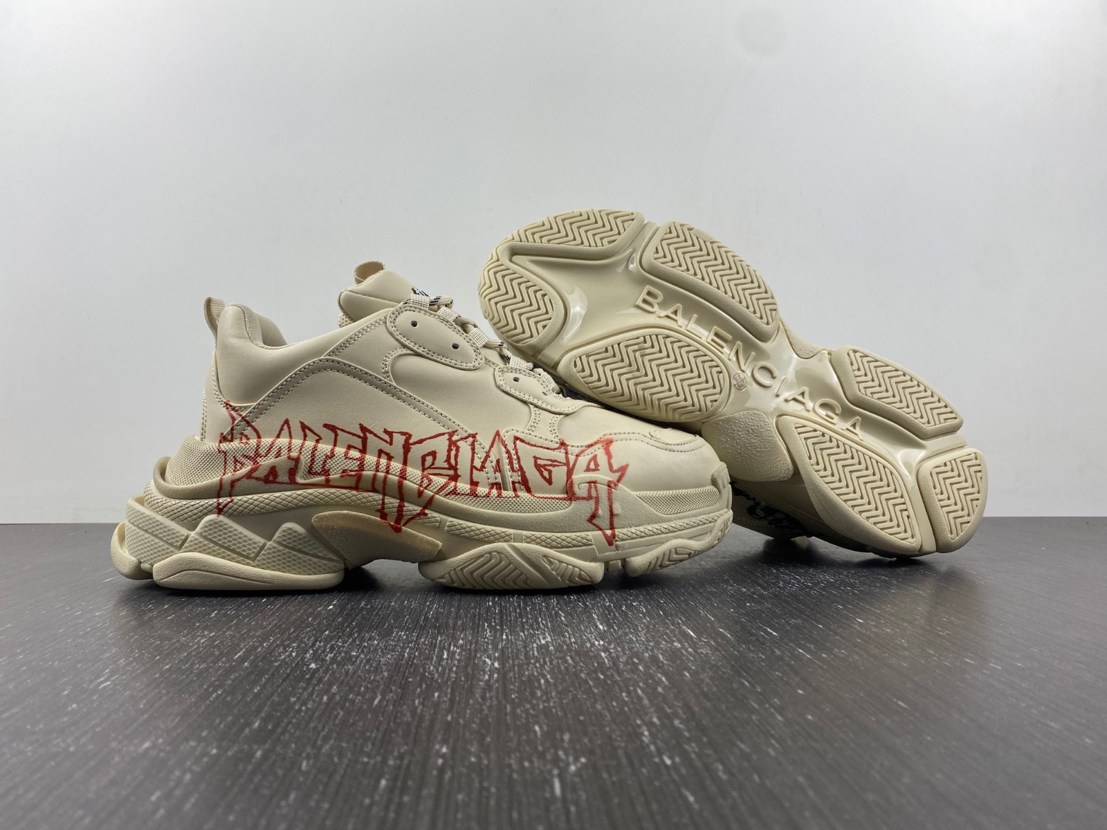Ba*len*cia*ga triple s