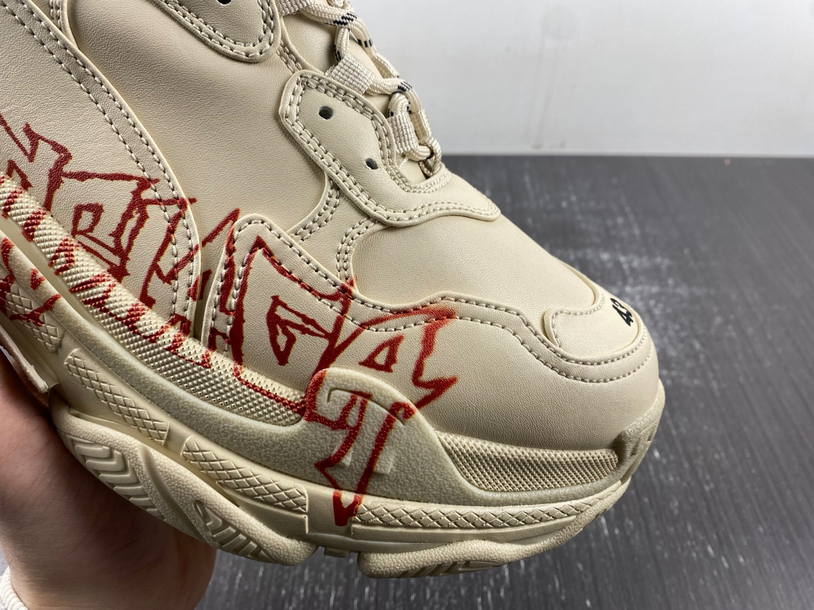 Ba*len*cia*ga triple s