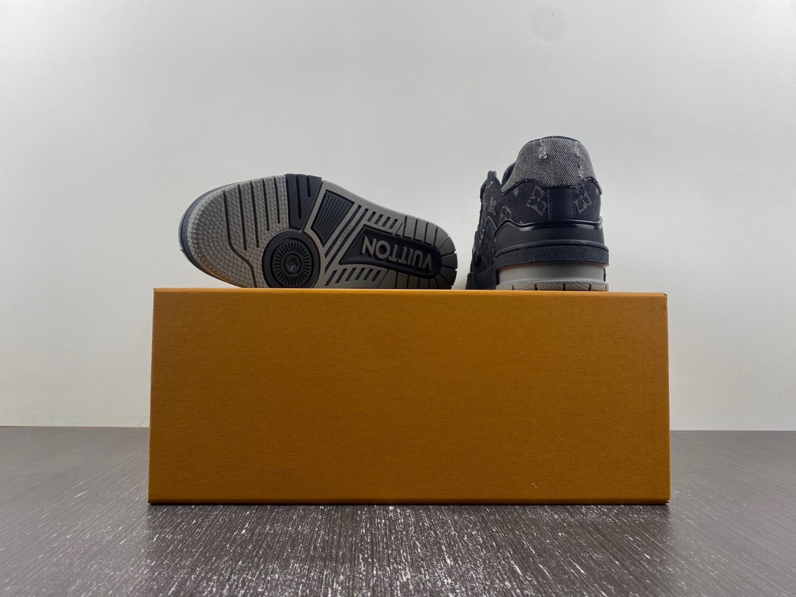 lwe sneaker