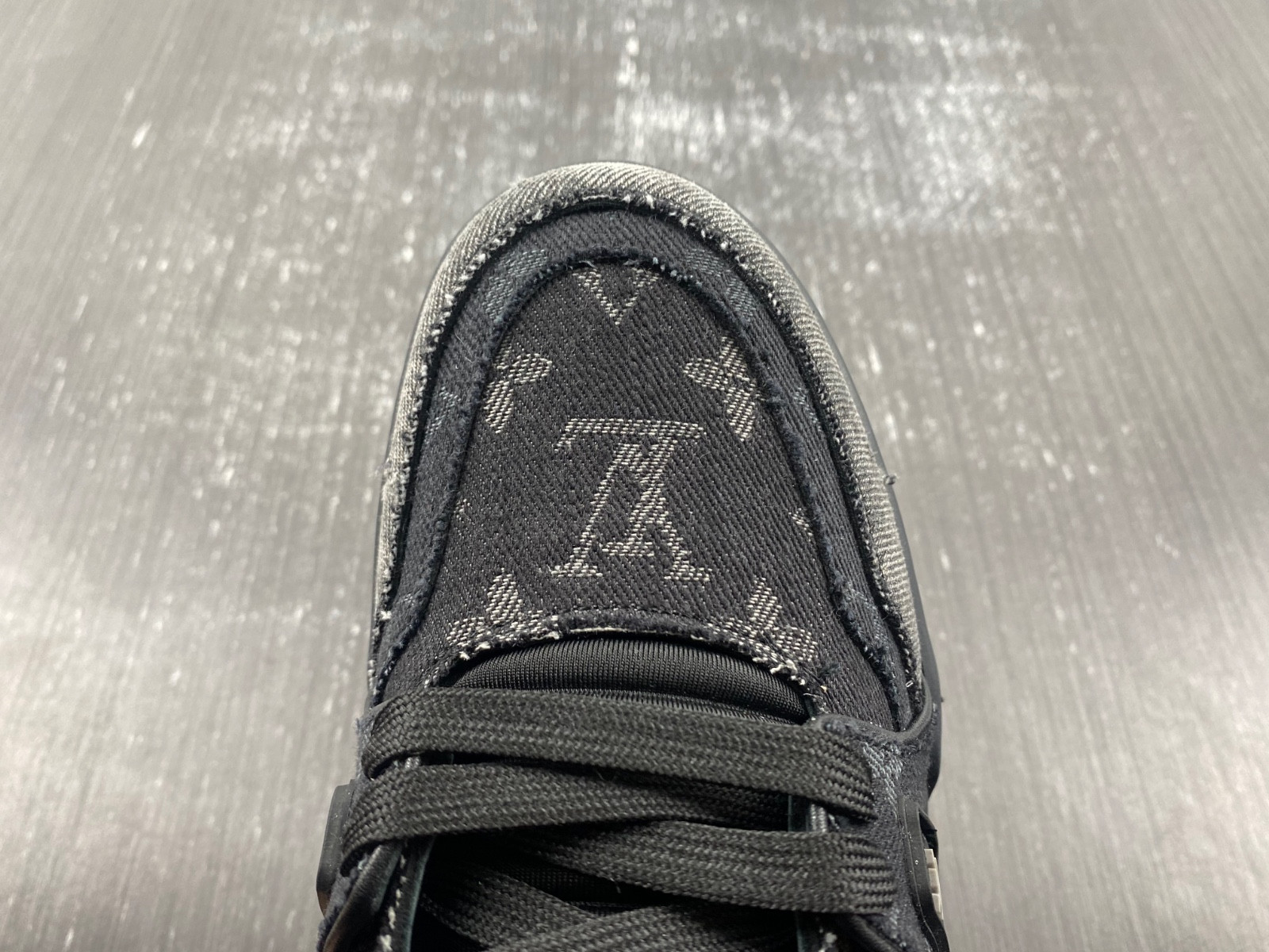 lwe sneaker