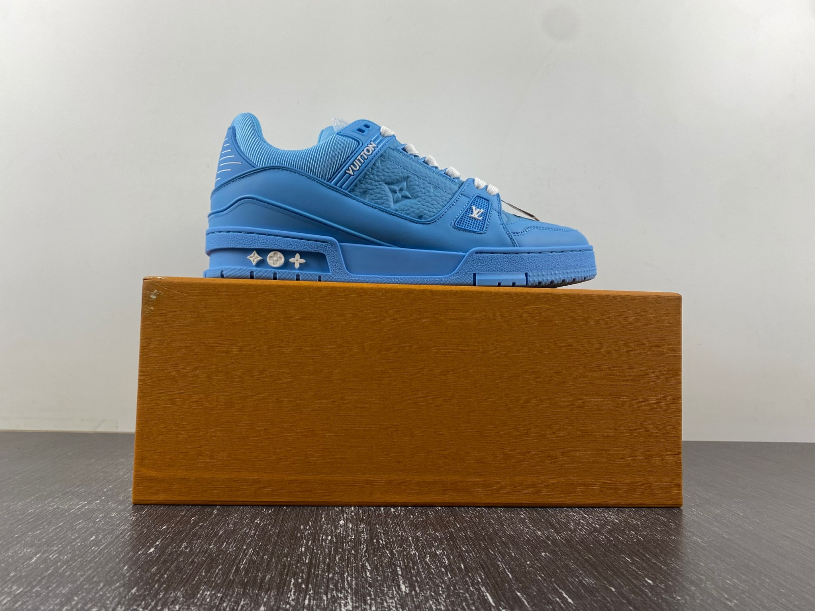 lwe sneaker