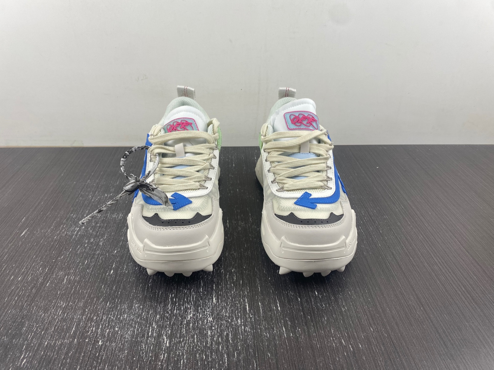 owt 19fw odsy-1000 sneakers