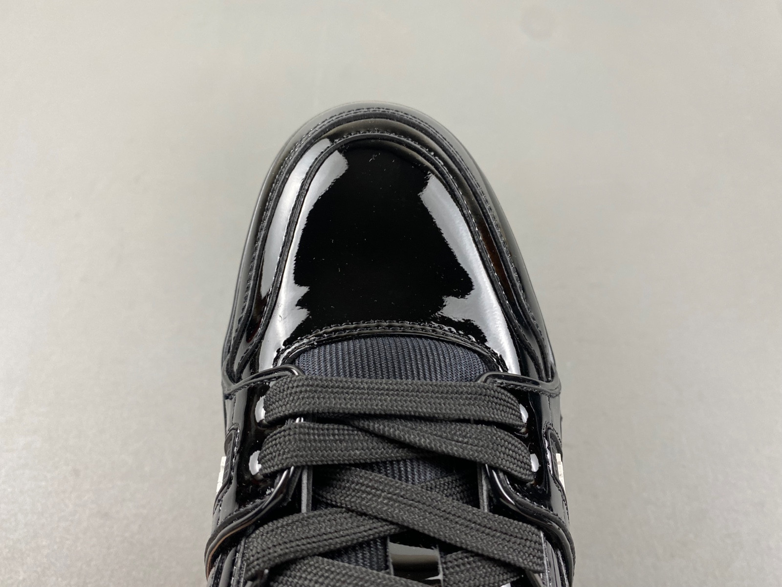 lwe sneaker
