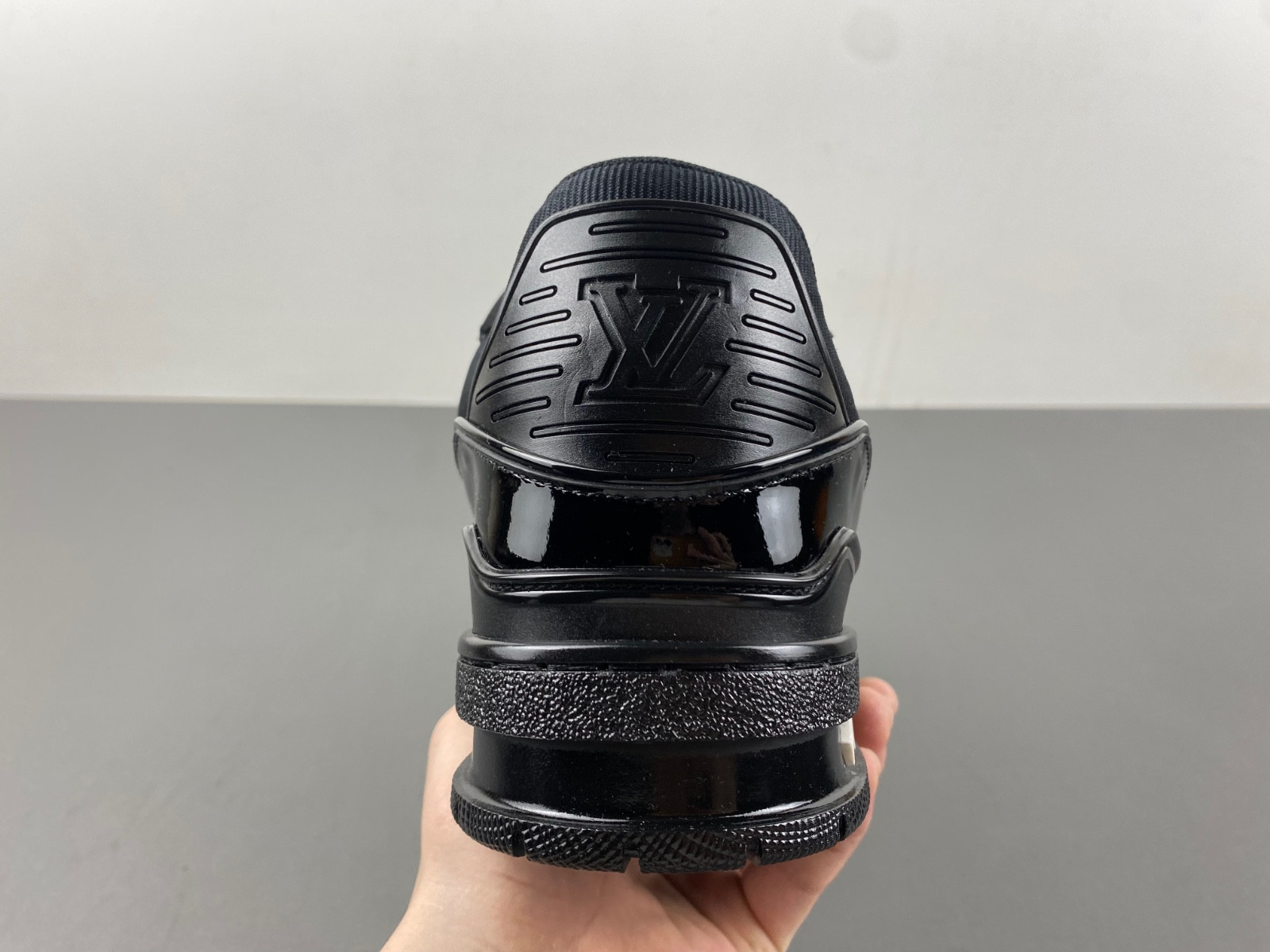lwe sneaker