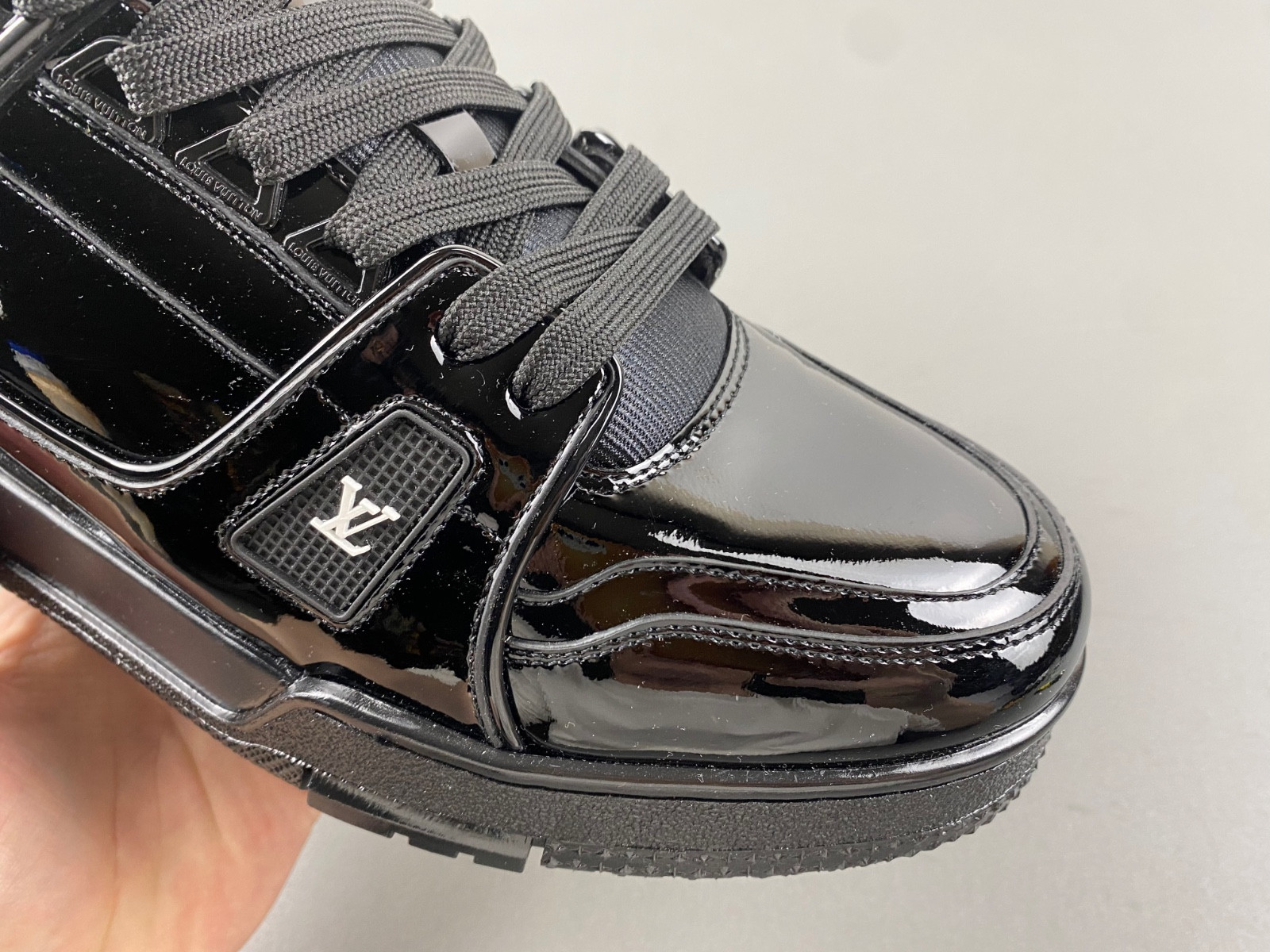lwe sneaker