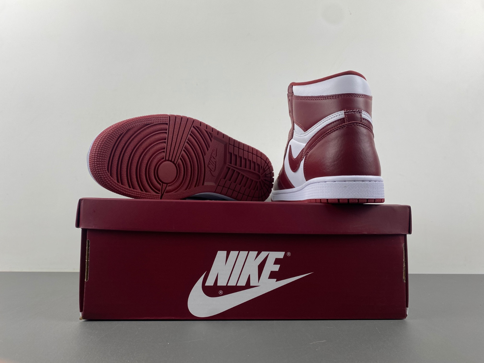 air jordan 1 high og team red dz5485-160