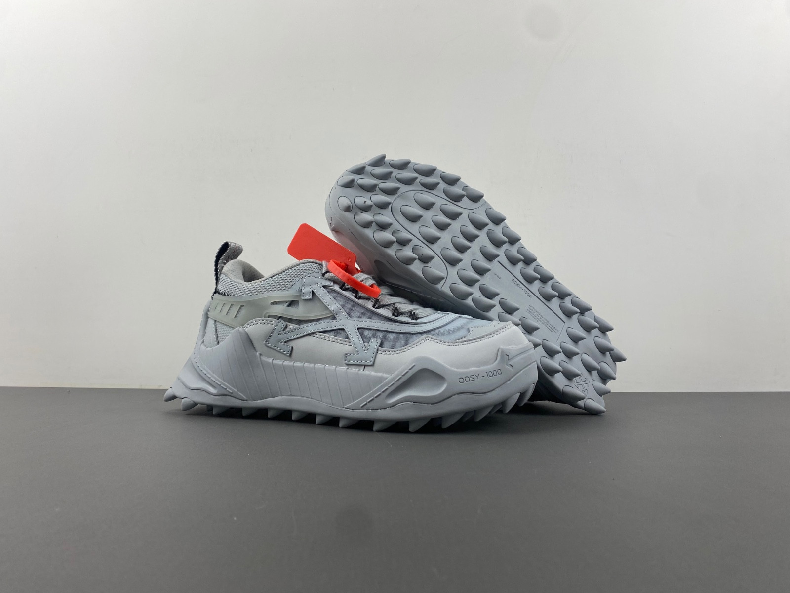 owt 19fw odsy-1000 sneakers