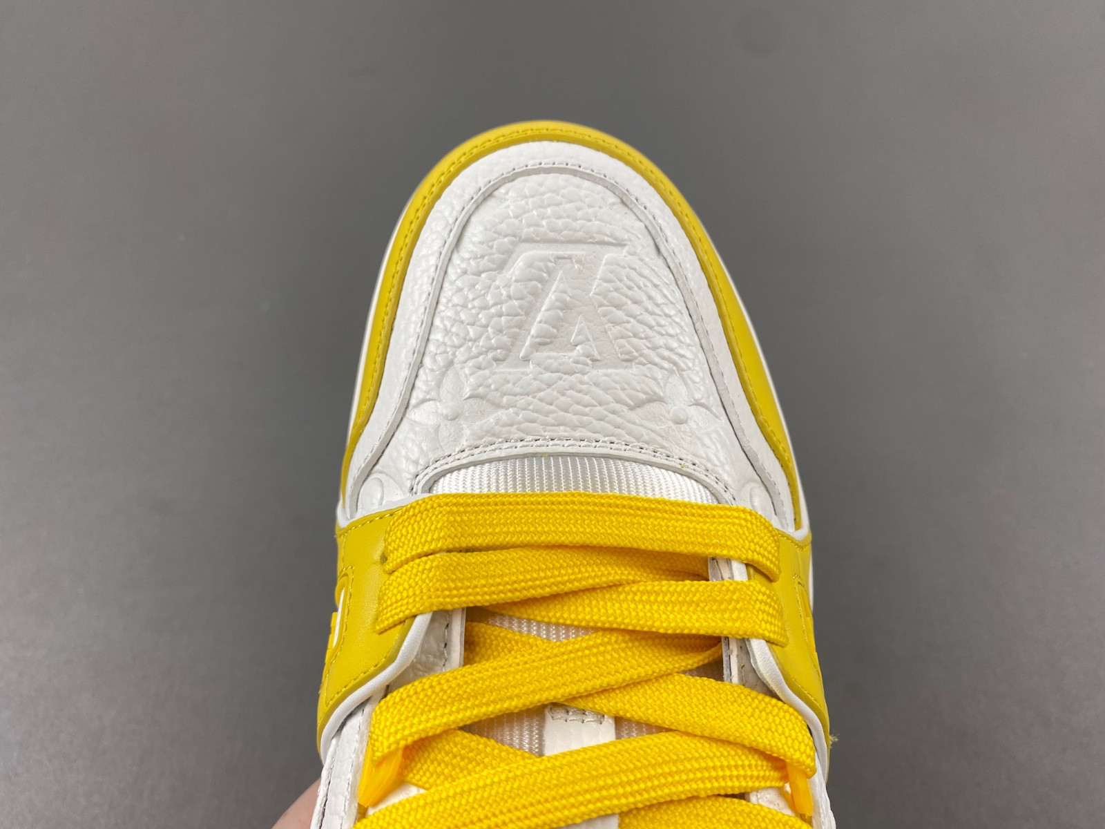 lwe sneaker