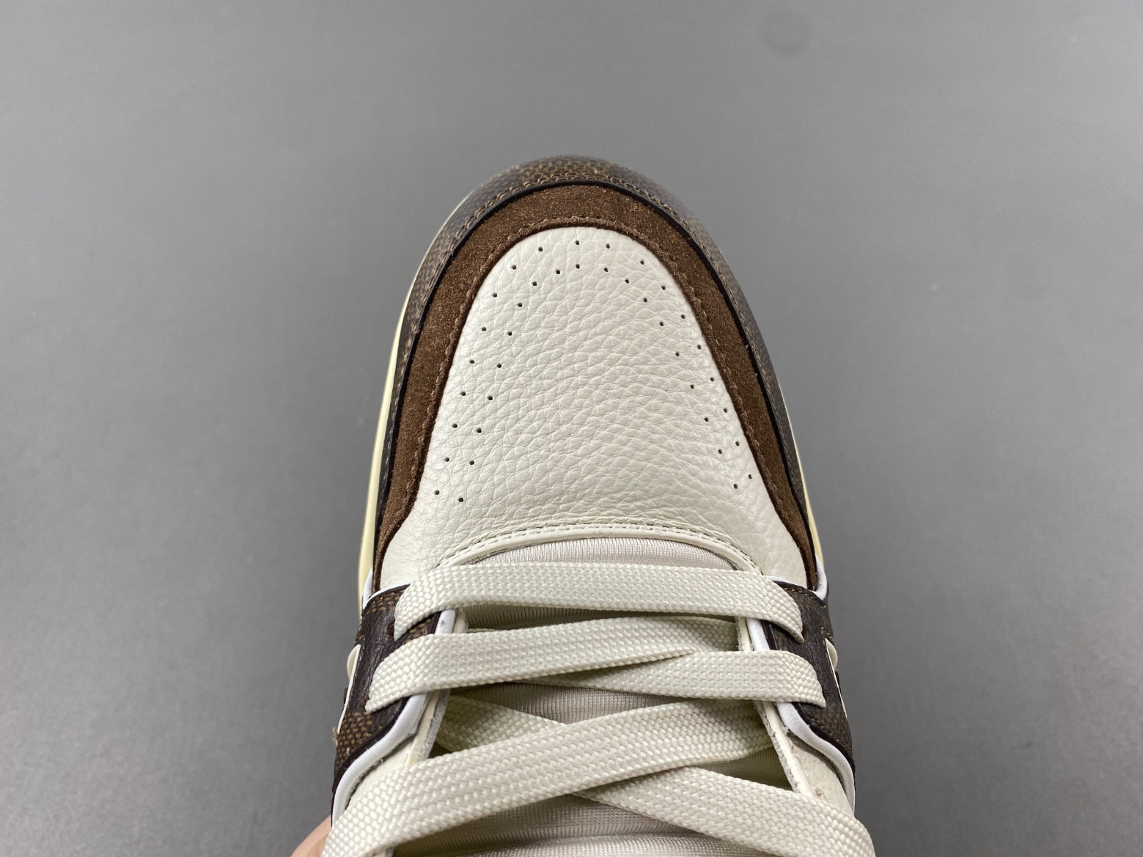 lwe sneaker